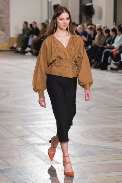 Look 46